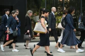 Des diplomates étrangers quittent le tribunal de district Wan Chai après que Chung Pui-kuen, ancien rédacteur en chef du média pro-démocratique Stand News a été reconnu coupable de conspiration pour publications séditieuses, le 29 août 2024 à Hong Kong