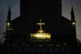 La Basilique Notre-Dame du Rosaire pendant la procession aux flambeaux à la gloire de la Vierge Marie à Lourdes le 14 août 2022
