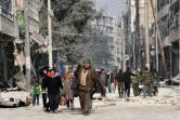 Des civils fuient les violences le 12 décembre 2016 à al-Salihin quartiers d'Alep