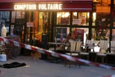 La police scientifique dans le café Comptoir Voltaire à Paris le 14 novembre 2015 après les attentats 