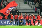 L'attaquant de Lille Loïc Rémy (g) ouvre le score lors de la victoire 5-0 sur Lille en 34e journée de L1 le 28 avril 2019