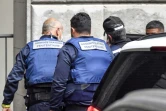 Arrivée de Nordahl Lelandais (2e d, casquette) sous escorte au tribunal de Chambéry, le 7 mai 2021