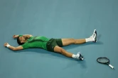 Le Serbe Novak Djokovic allongé sur le court après avoir perdu un point contre le Tchèque Jakub Mensik en finale du Masters 1000 de Miami, à Miami Gardens (Floride), le 30 mars 2025