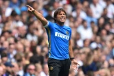 Le nouvel entraîneur de l'Inter Milan Antonio Conte donne des consignes à ses joueurs opposés à Tottenham, le 4 août 2019 à Londres
