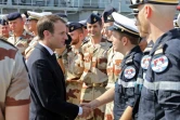 Le président français Emmanuel Macron rend visite aux troupes françaiseq sur une base navale à Abou Dhabi, le 9 novembre 2017