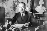 Maurice Papon à son bureau de préfet de la Corse, en janvier 1947