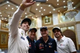 Séance de selfie entre les pilotes Nani Roma, Stéphane Peterhansel, Carlos Sainz et le transfuge de F1 Fernando Alonso à Jeddah, le 3 janvier 2020, ahead of the 2020
