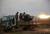 Des forces pro-gouvernementales syriennes font feu contre le groupe EI près d'Al-Bab le 14 janvier 2016