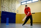 Brian Mantle, président de la fédération allemande de cricket mène une session d'entraînement à Essen, le 30 avril 2016