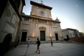 La place de l'église de Chiesa di santa Assunta à Positano, Italie, le 30 juin 2020