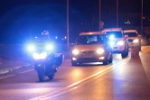 Des policiers français escortent le 5 février 2018 le convoi transportant Salah Abdeslam, suspect clé des attentats de Paris, de la maison d'arret de Fleury-Merogis vers le palais de Justice de Bruxelles où il doit etre jugé