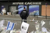 Le 21 janvier 2015 devant le supermarché Hyper Cacher de la porte de Vincennes à Paris où quatre personnes ont été tuées par Amedy Coulibaly le 7 janvier précédent