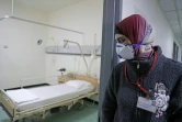Une employée de l'hôpital Rafik Hariri de Beyrouth, où est hospitalisé le premier cas  de pneumonie virale Covid-19 au Liban, photographiée le 23 février 2020