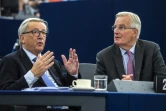 Le président de Commission européenne, Jean-Claude Juncker (à gauche), et le négociateur en chef de l'UE pour le Brexit, Michel Barnier, le 3 octobre 2017 au Parlement européen à Strasbourg 