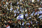Des proches et des sympathisants des otages faits prisonniers lors de l'attaque du 7 octobre appellent à la libération des otages lors d'une manifestation à  Tel Aviv, le 27 avril 2024 