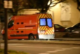 La joggeuse de 17 ans qui avait disparu avant d'être retrouvée vivante à Sablé-sur-Sarthe, à une dizaine de kilomètres de son domicile, est évacuée par les pompiers le 9 novembre 2021