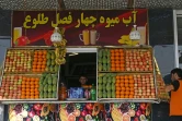 Un vendeur de fruits dans son échoppe à Kaboul, le 15 août 2021 en Afghanistan