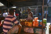 Un marchand vénézuélien attend les clients sur un marché de Guiria, au Venezuela, le 19 décembre 2020