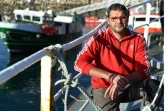 Franck Brossier pose à bord de son bateau de pêche le 12 novembre 2020 dans le port de Roscoff, en Bretagne