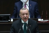Le président turc Recep Tayyip Erdogan (premier plan) au cours d'une réunion de son parti, à Ankara, le 10 mars 2021 