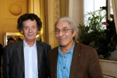 Les écrivains Hedi Kaddour et Boualem Sansal reçoivent le Grand Prix du Roman de l'Académie Française à Paris le 29 octobre 2015