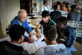 Des migrants apprennent le français au CHUM de Bonnelles, en Ile-de-France, le 28 août 2018