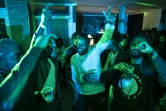 Des jeunes gens célèbrent le nouvel éthiopien, Enkutatash, en dansant dans un bar d'Addis-Abeba, le 11 septembre 2022