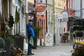 Un homme masqué dans les rues de Pfarrkirchen, en Bavière (Allemagne) le 27 octobre 2020