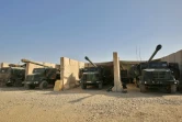 Des CAESAR (camion équipé d'un système d'artillerie) stationnent sur la base de Qayyarah, sud de Mossoul, le 31 octobre  2016 