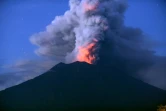 Le volcan Agung, sur l'île indonésienne de Bali, en éruption, le 28 novembre 2017