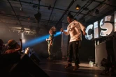 Les rappeurs canadiens des groupes Rednext Level et Alaclair Ensemble, Ogden Ridjanovic, surnommé Robert Nelson (g) et Olivier Guénette, surnommé Maybe Watson (d), lors d'un concert à Montréal le 1er avril 2016