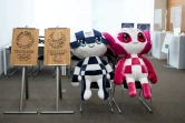 Miraitowa (g) et Someity (d), les mascottes des Jeux olympiques et paralympiques de Tokyo 2020, au bureau du Comité d?organisation des Jeux olympiques et paralympiques de Tokyo, le 19 janvier 2021