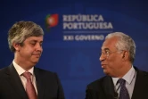Le Premier ministre socialiste portugais, Antonio Costa (D) et le ministre des Finances, Mario Centeno, le 31 mars 2017 à Lisbonne