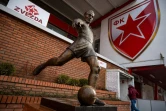 Statue de la légende de l'Etoile Rouge Rajko Mitic, le 10 décembre 2018, devant le stade éponyme où se déroulera le match contre Paris en Ligue des champions