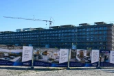 Une des barres du complexe de Prora en cours de rénovation, le 17 août 2016 sur l'île de Rügen en mer Baltique
