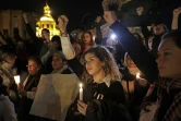 Des manifestants libanais lors d'un rassemblement nocturne le 18 décembre 2019, dans le centre-ville de la capitale libanaise Beyrouth