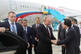 Le président russe Vladimir Poutine à son arrivée à l'aéroport de Danang, le 10 novembre 2017, pour le sommet annuel des pays du forum de l'Asie-Pacifique (Apec)