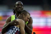 L'émotion de Timothée Adolphe, dans les bras de son guide Yannick Fonsat, après son 200 m aux Mondiaux d'athlétisme handisport de Londres, le 21 juillet 2017