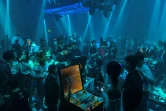 Des clients dans un night-club à Wuhan, le 21 janvier 2021