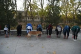 Séance de stretching d'Afghanes membres de Free to Run, qui courent ensemble, le 4 novembre 2018 à Kaboul