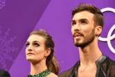 Gabriella Papadakis et Guillaume Cizeron attendent leurs notes après le programme court de danse sur glace, à Gangneung, le 19 février 2018