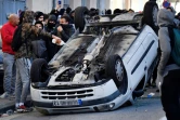 Un jeune asperge de liquide inflammable une voiture renversée lors d'une manifestation de lycéens, le 6 décembre 2018 à Marseille