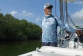 Le capitaine Xavier Figueredo le 13 avril 2016 dans la baie de Floride, aux Etats-Unis, où l'herbe de mer disparaît menaçant l'écosystème