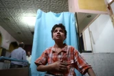 Un jeune Syrien pleure, dans l'attente de soins, après des bombardements à Douma