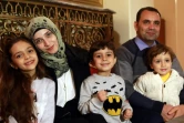 La Syrienne Bana al-Abed (g) avec ses frères et ses parents, le 22 décembre 2016 à Ankara