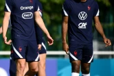 Le défenseur de l'équipe de France, Benjamin Pavard, et l'attaquant Kingsley Coman, lors d'un entraînement, le 11 juin 2021 à Clairefontaine-en-Yvelines