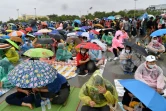 Sous la pluie les manifestants pro-démocratie dénoncent à Bangkok, le 19 septembre 2020 le gouvernement et réclament sa démission