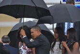 Le président Obama entouré de sa femme Michelle et de ses filles Malia et Sasha à leur arrivée le 20 mars 2016 à l'aéroport de La Havane