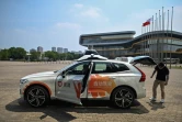 Un conducteur s'apprête à mener un test dans ce robotaxi Didi Chuxing pour circuler dans les rues de Shanghai, le 22 juillet 2020
