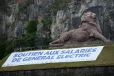 Banderole étalée aux pieds du Lion de Belfort, en soutien aux salariés de General Electric, le 22 juin 2019